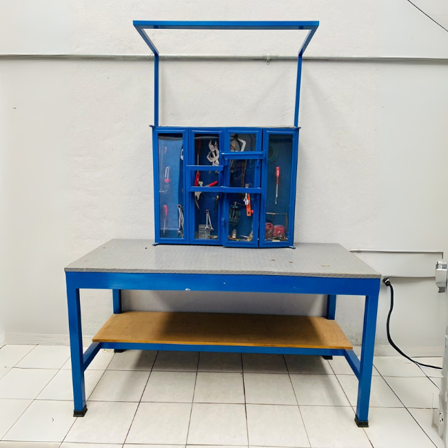 Fabricación de mesas industriales con gaveta.